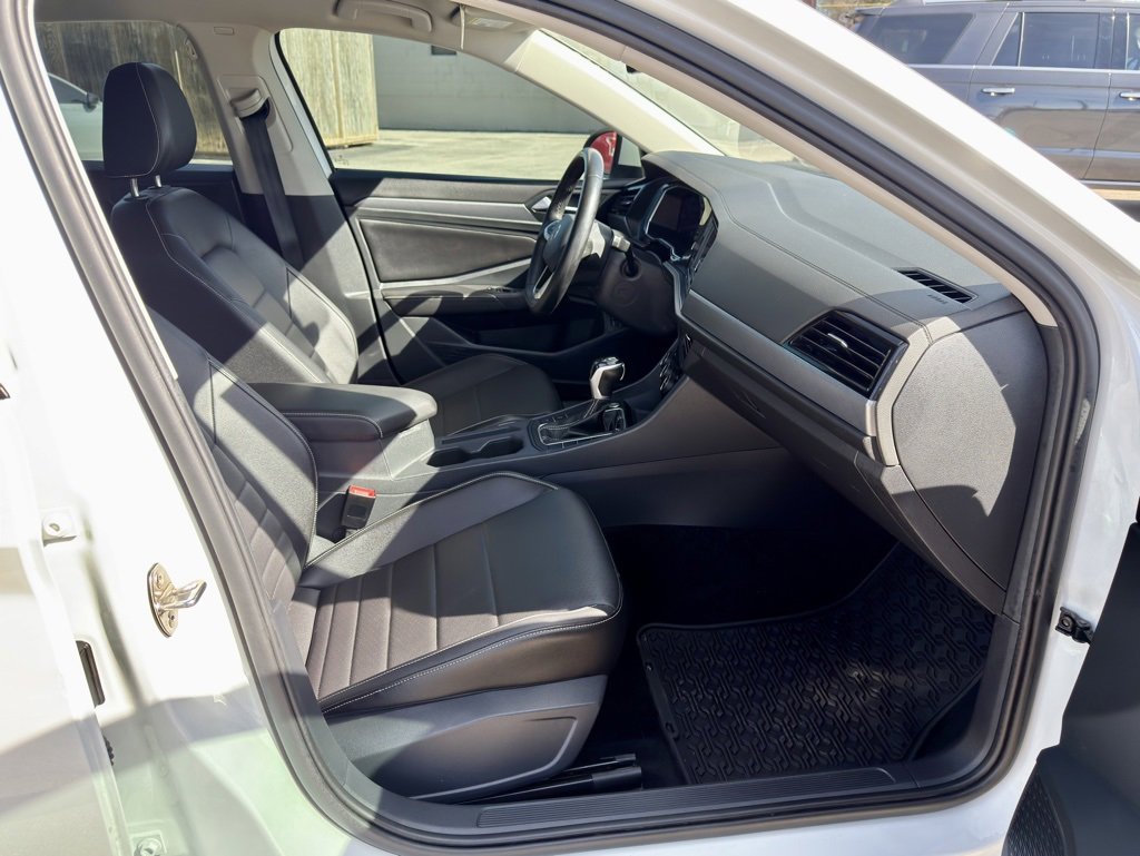 Used 2023 Volkswagen Jetta SE image 12