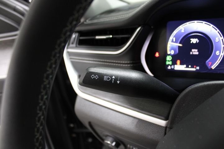 Used 2023 Jeep Grand Cherokee L Limited w/ Luxury Tech Group II AWD/4WD image 40