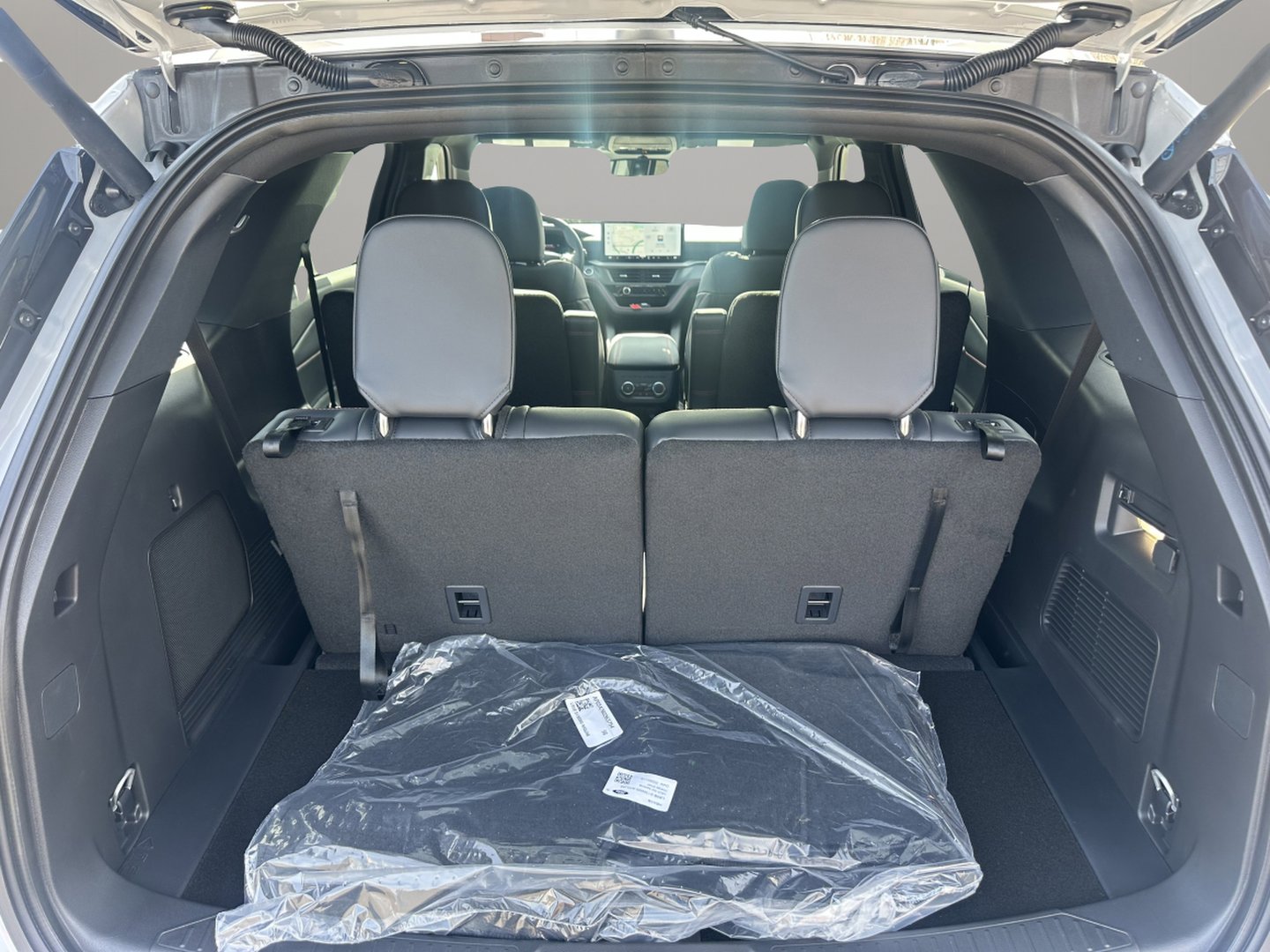 New 2026 Ford Explorer ST-Line w/ ST-Line Street Pack image 7