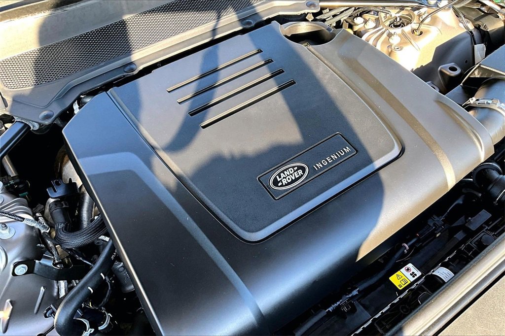 Used 2024 Land Rover Discovery Dynamic SE image 30