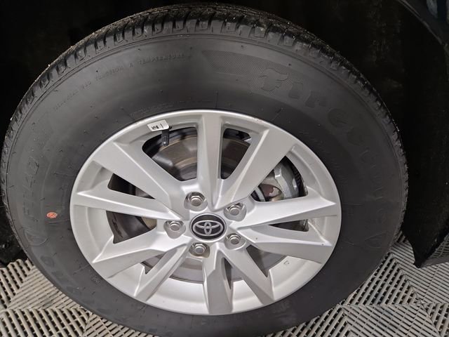 Used 2025 Toyota Camry LE image 11