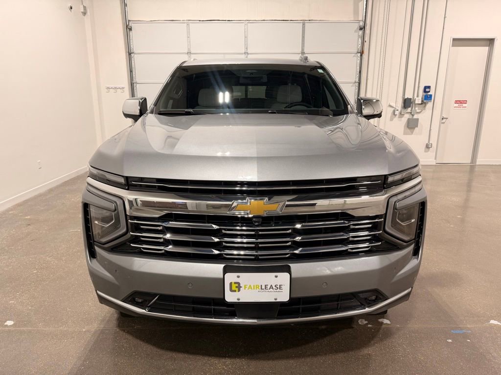 Used 2025 Chevrolet Suburban Premier image 2