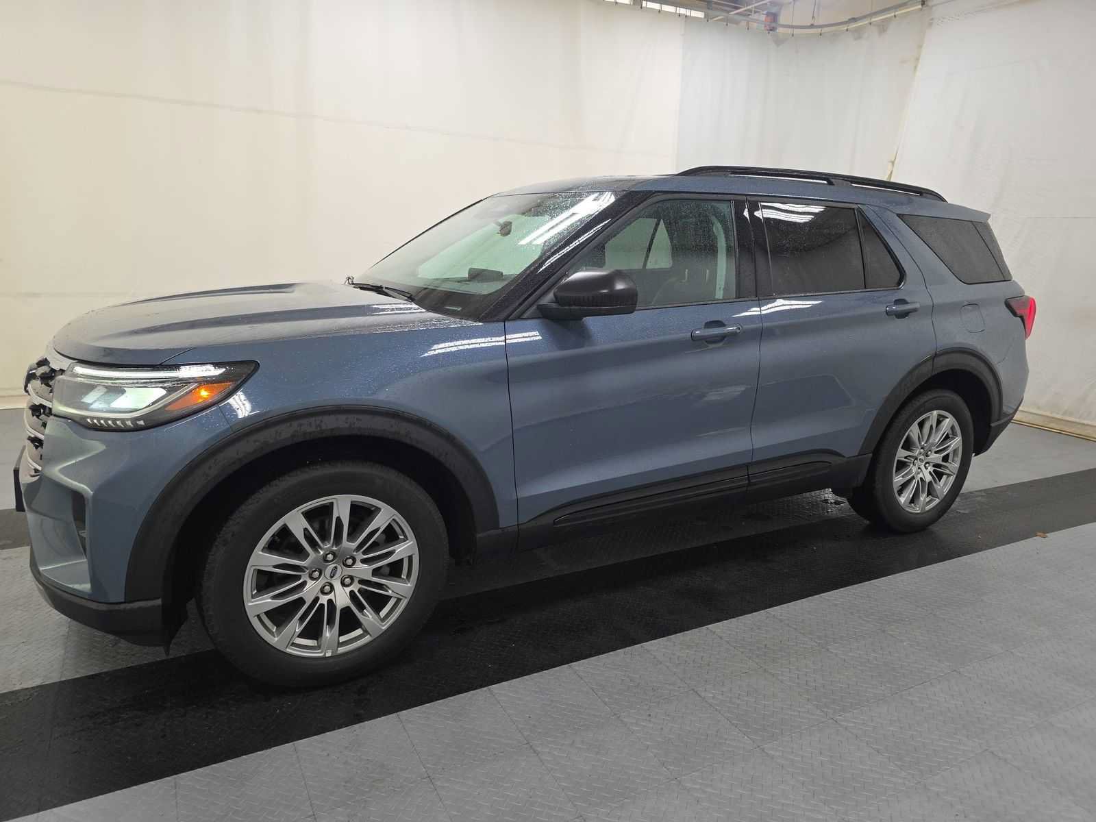 Used 2026 Ford Explorer Active w/ Active Comfort Package AWD/4WD image 4
