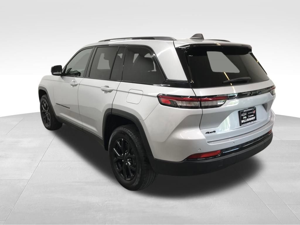Used 2024 Jeep Grand Cherokee Altitude image 8