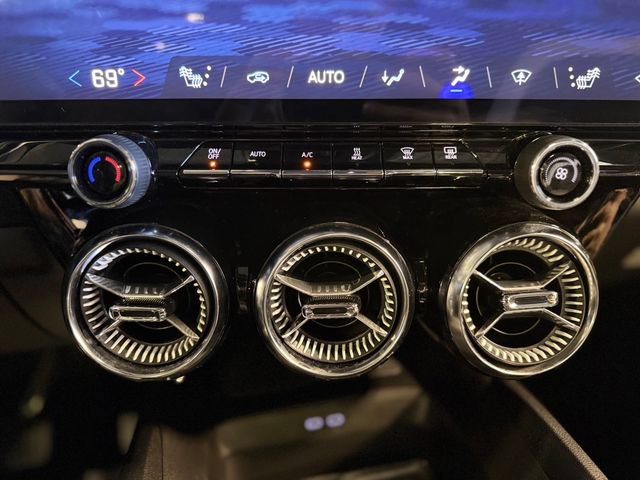Used 2024 Chevrolet Blazer EV LT AWD/4WD image 28
