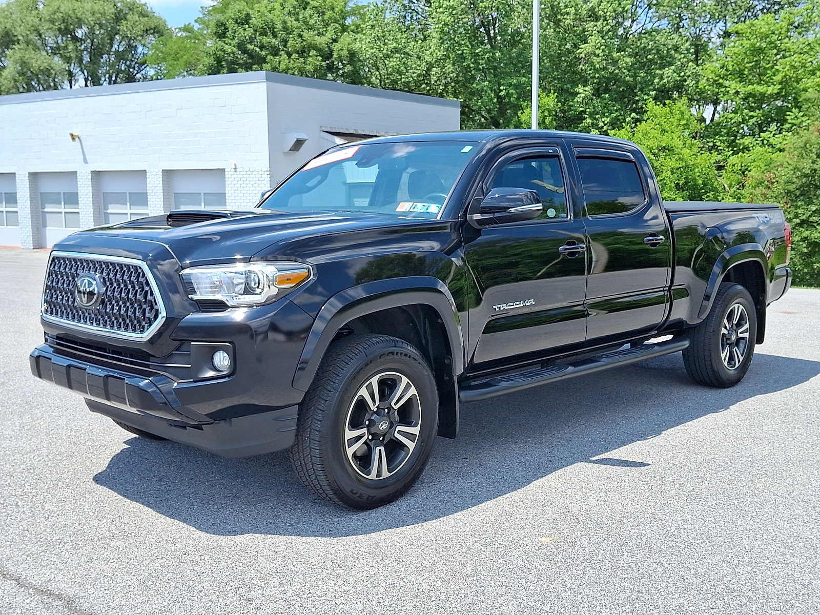 Used 2019 Toyota Tacoma TRD Sport w/ TRD Premium Sport Package AWD/4WD image 3