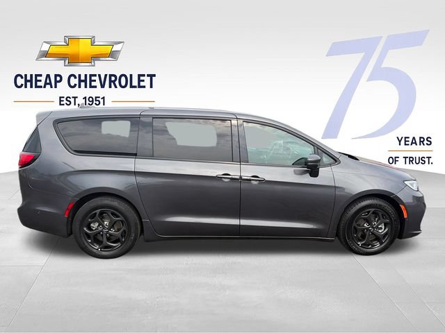 Used 2022 Chrysler Pacifica Touring-L w/ Uconnect Theater Family Group FWD image 6