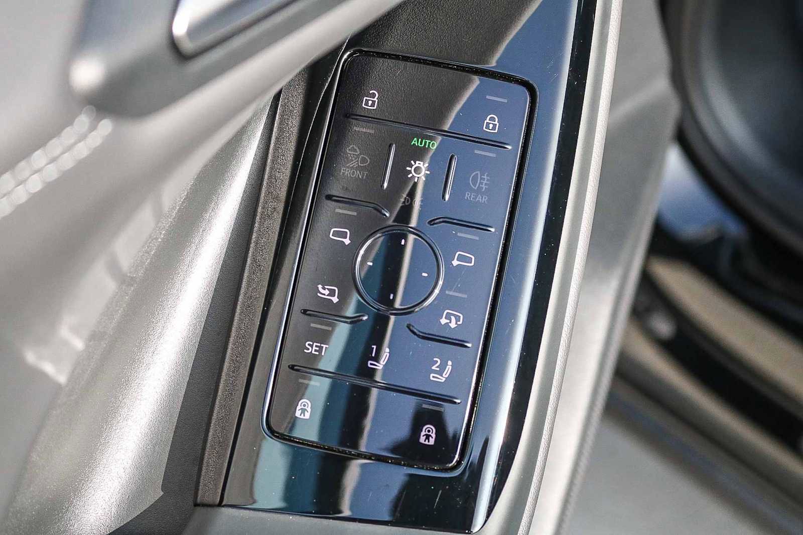 Used 2025 Audi Q6 e-tron Premium w/ Convenience Package image 30