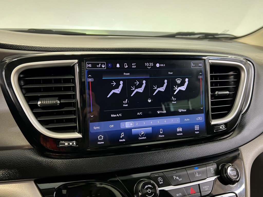 Used 2023 Chrysler Pacifica Touring-L image 42