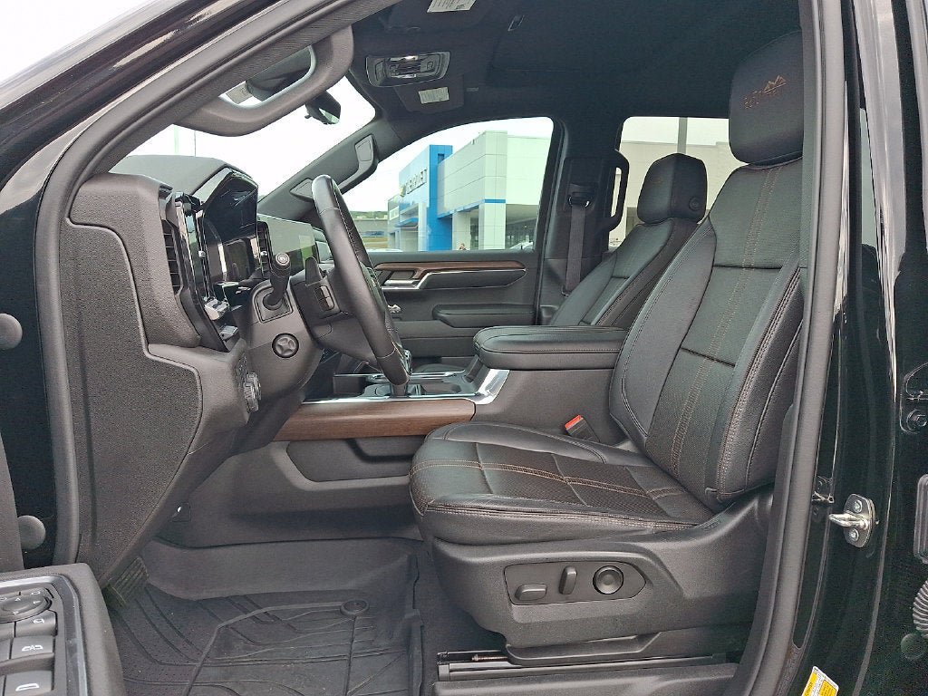 Used 2023 Chevrolet Silverado 1500 High Country w/ High Country Premium Package AWD/4WD image 13