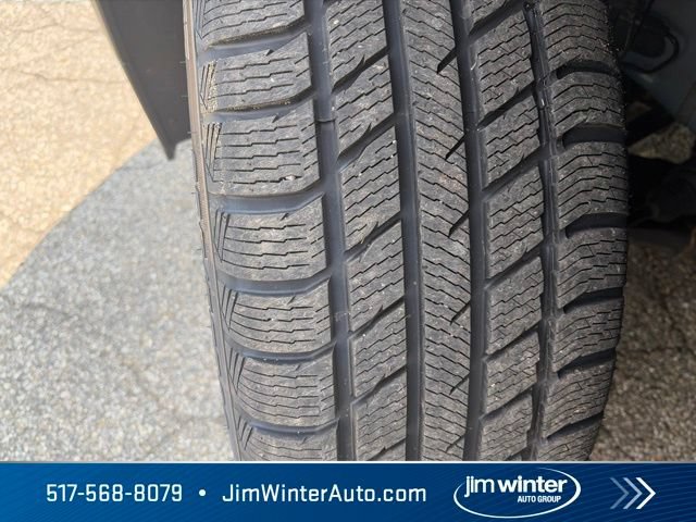 Used 2023 Chevrolet Traverse LT w/ LT Premium Package AWD/4WD image 4