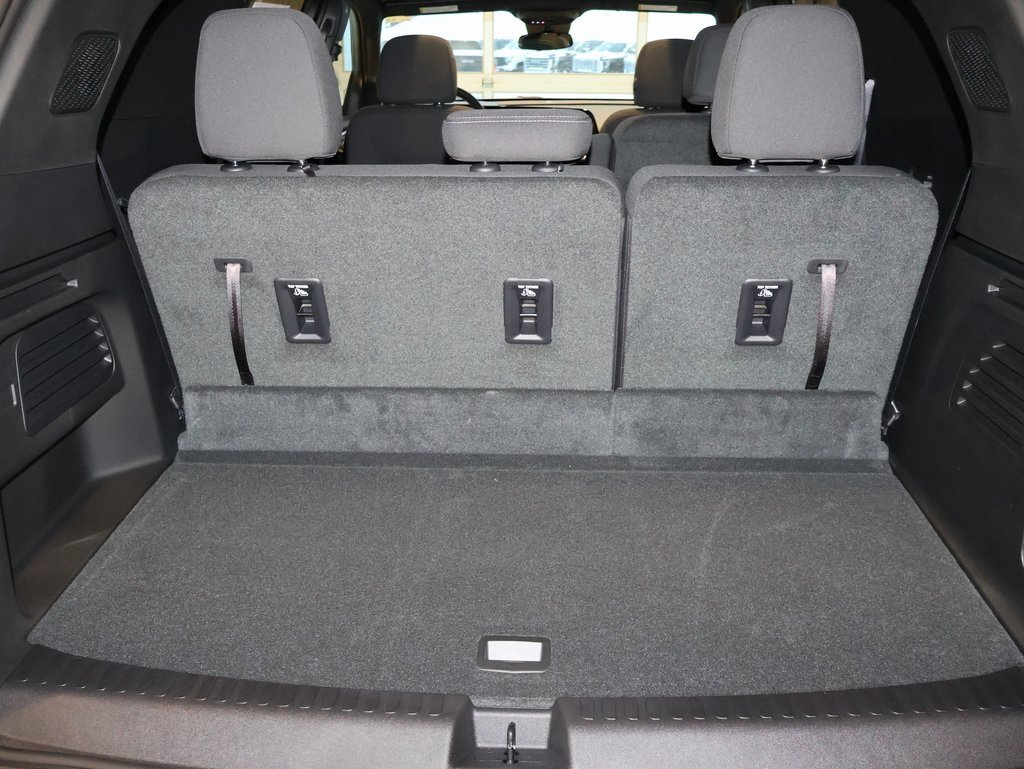 Used 2025 Chevrolet Traverse LT w/ Sun and Wheel Package image 33