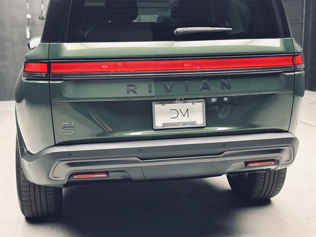 Used 2026 Rivian R1S Premium Quad AWD/4WD image 17