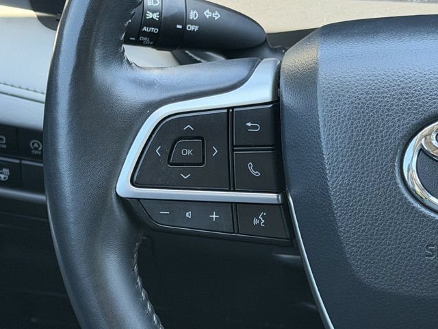Used 2024 Toyota Highlander Platinum FWD image 13