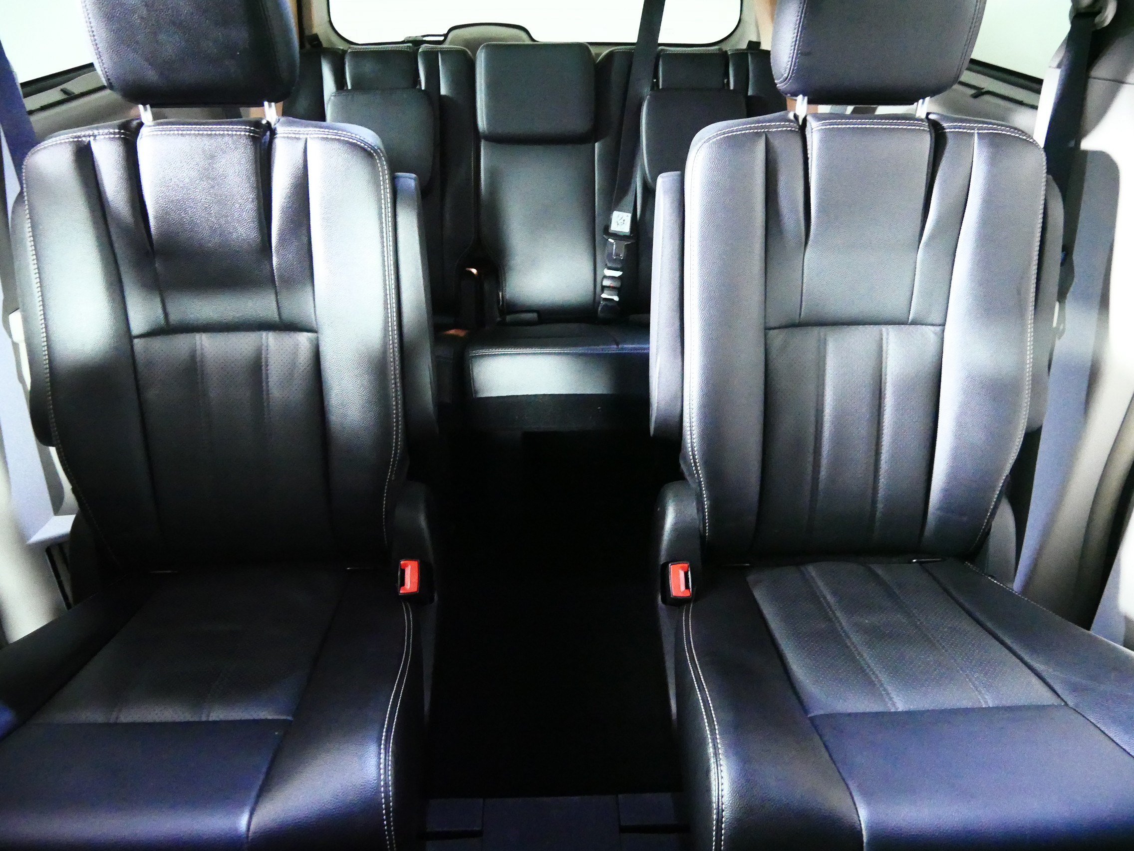 Used 2015 Chrysler Town & Country Touring-L w/ Driver Convenience Group FWD image 13