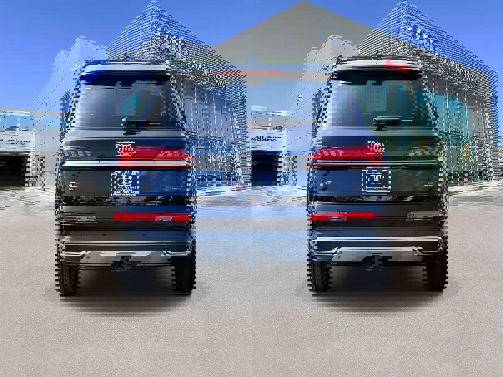 Used 2023 Audi Q7 Premium Plus w/ Premium Plus Package image 3