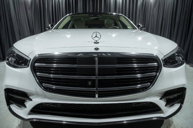 Used 2024 Mercedes-Benz S 580 4MATIC Sedan image 2