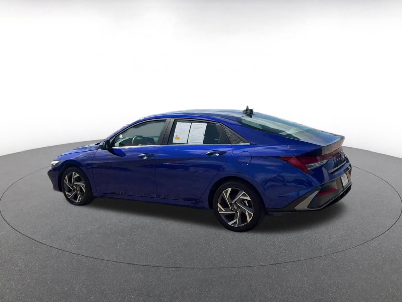 Used 2025 Hyundai Elantra SEL FWD image 8