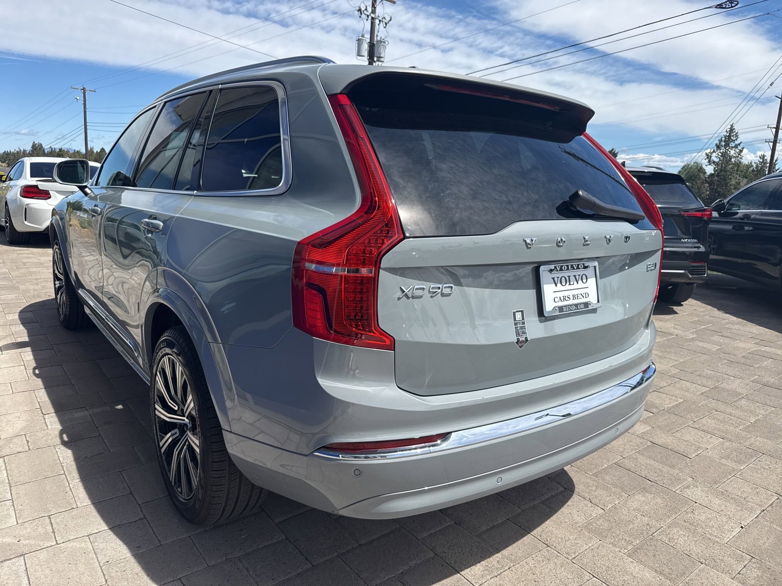 Used 2025 Volvo XC90 B5 Core image 3