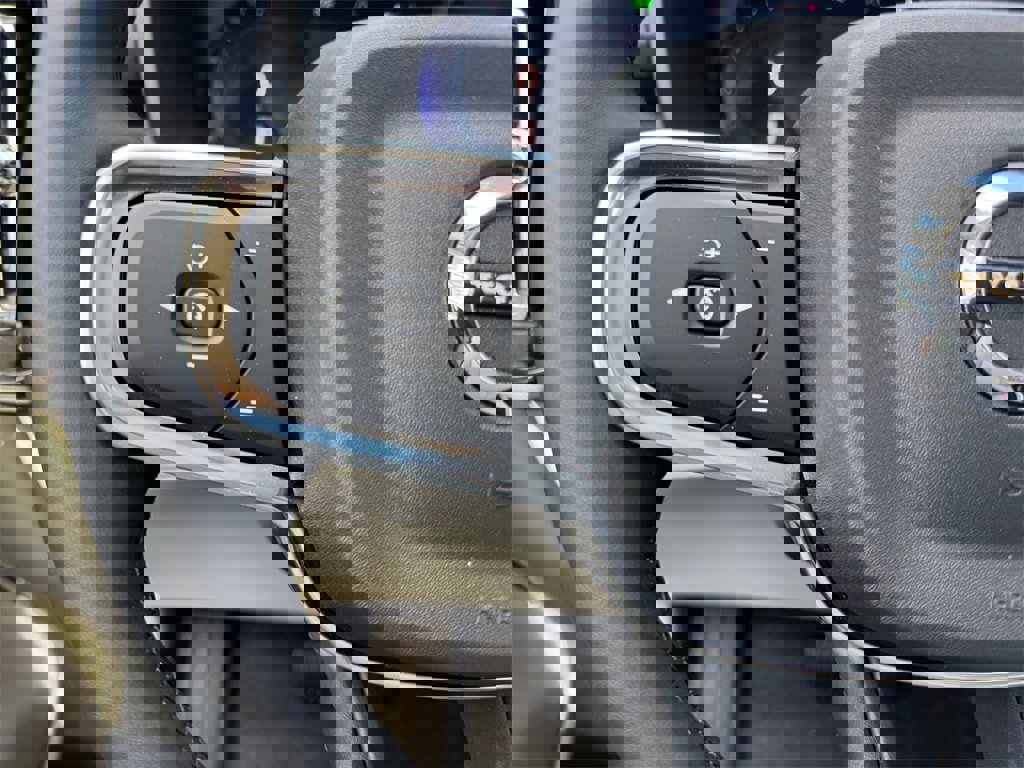 New 2025 Volvo XC40 B5 Ultra w/ Climate Package image 14