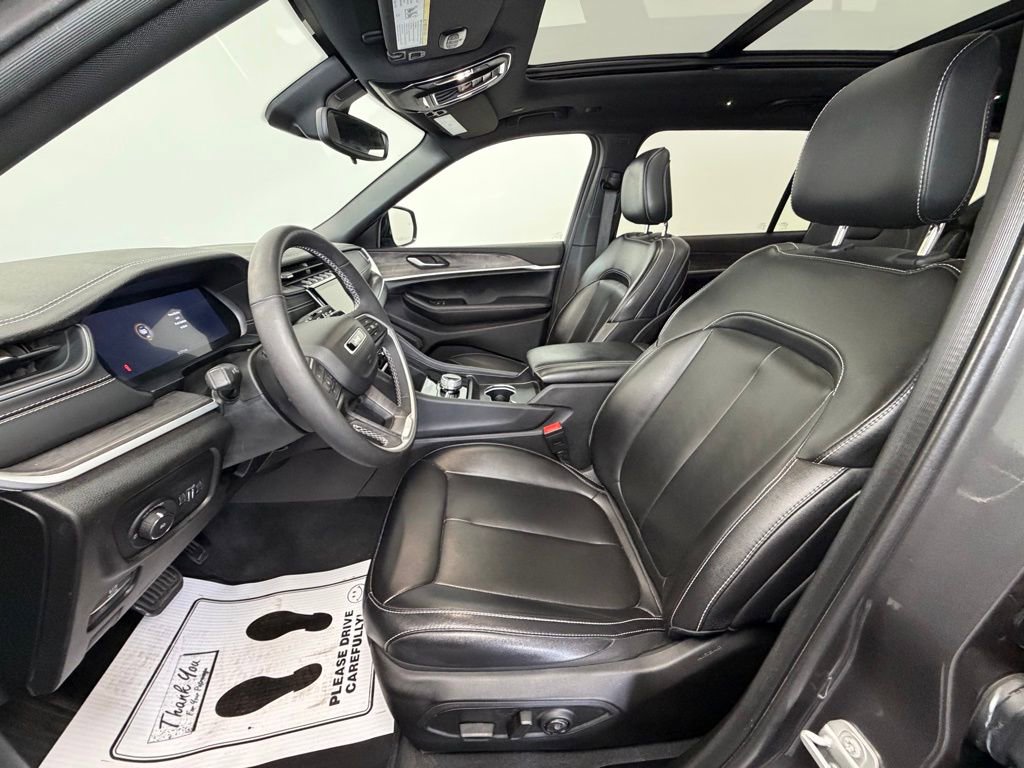Used 2024 Jeep Grand Cherokee L Limited w/ Trailer Tow Prep Group AWD/4WD image 4