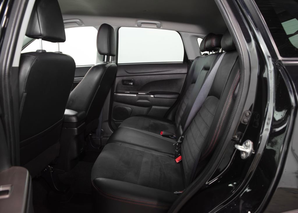 Used 2024 Mitsubishi Outlander Sport SE image 9