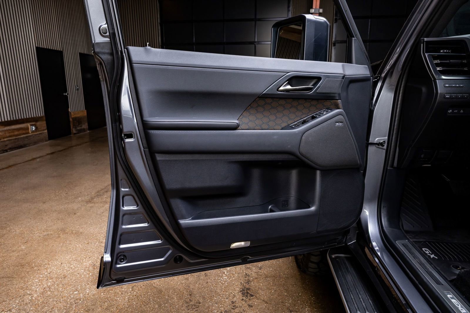 Used 2024 Lexus GX 550 image 37