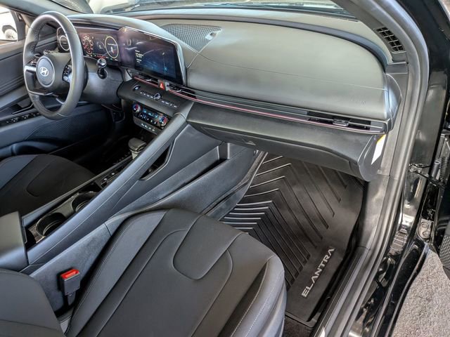 Used 2025 Hyundai Elantra SEL FWD image 36