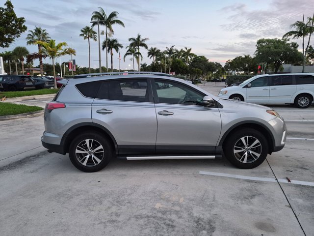 Used 2018 Toyota RAV4 XLE FWD image 4