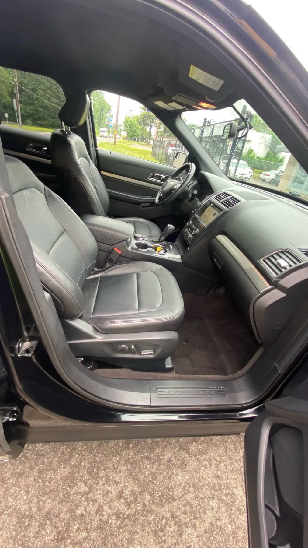 Used 2018 Ford Explorer XLT w/ Equipment Group 202A AWD/4WD image 14
