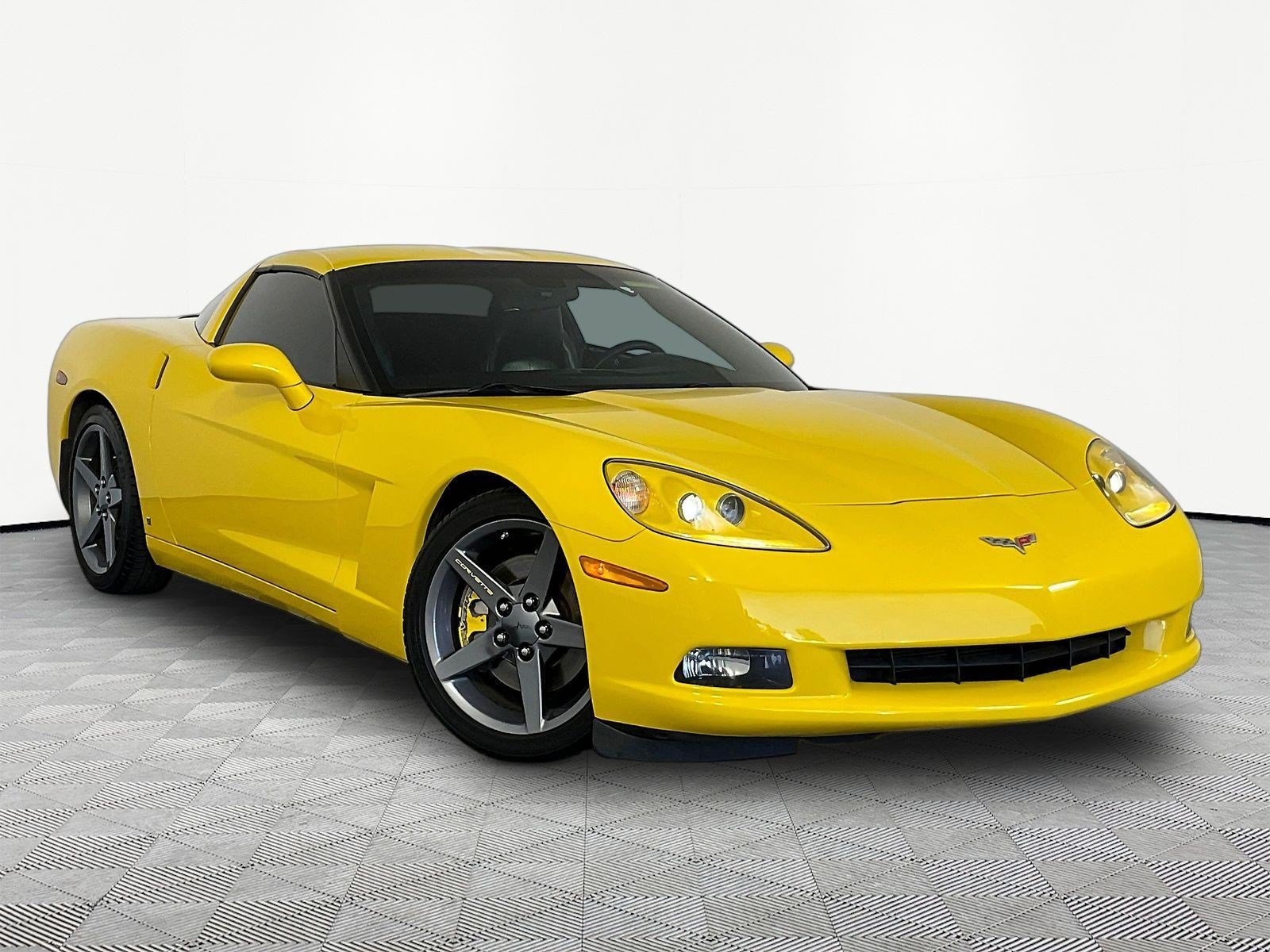 Used 2006 Chevrolet Corvette Coupe w/ Preferred Equipment Group RWD image 3