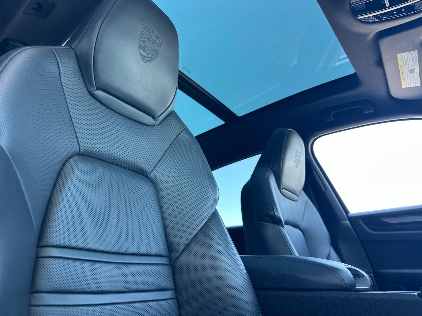 Used 2023 Porsche Cayenne AWD/4WD image 16