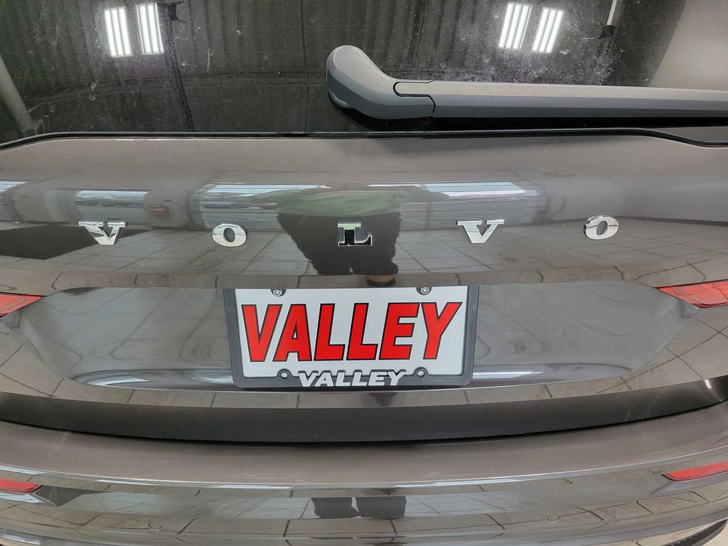 Used 2025 Volvo XC60 B5 Plus image 9