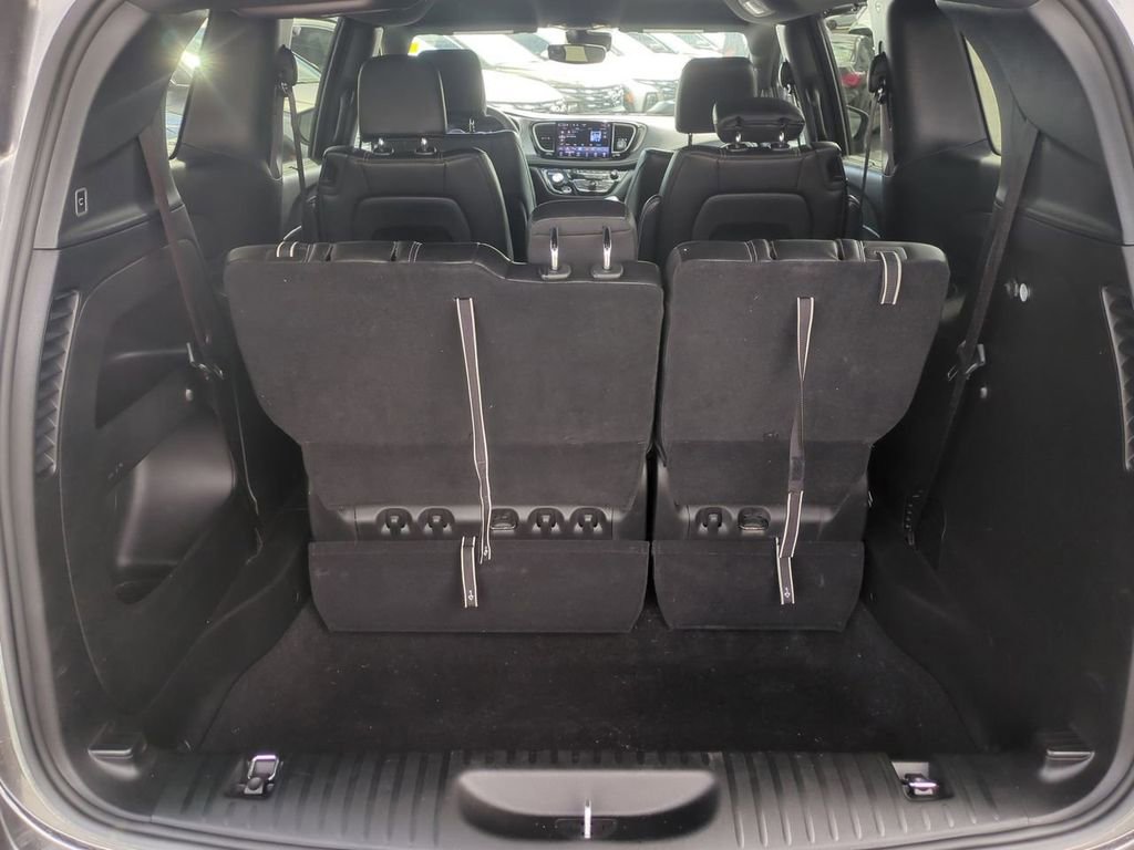 Used 2023 Chrysler Pacifica Touring-L w/ S Appearance Package image 24