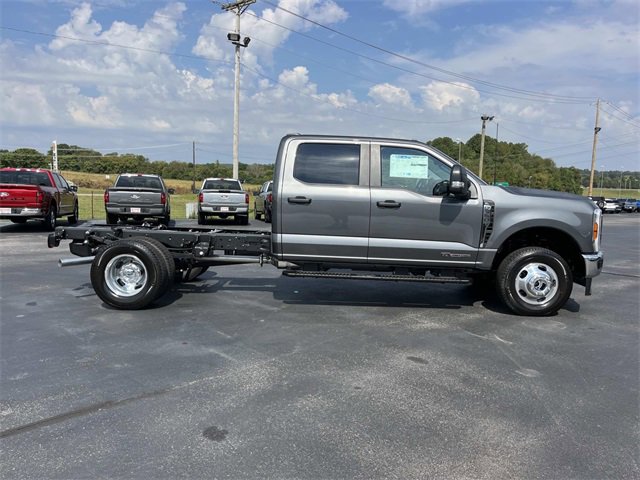 New 2026 Ford F350 XL image 2