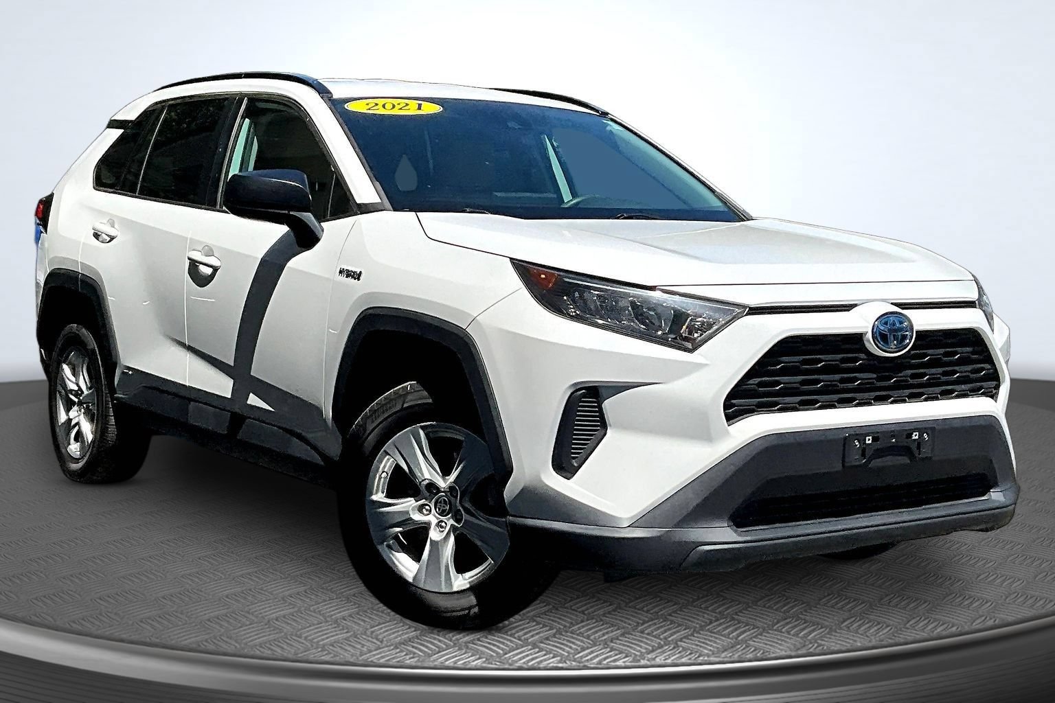 Used 2021 Toyota RAV4 LE AWD/4WD image 3