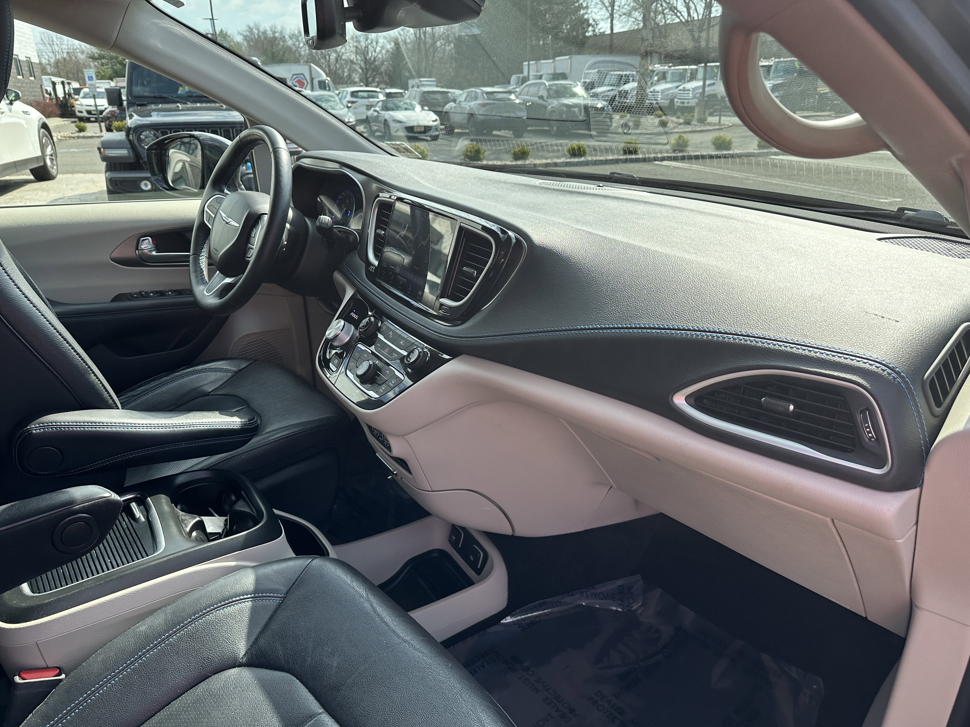 Used 2021 Chrysler Pacifica Touring-L image 36