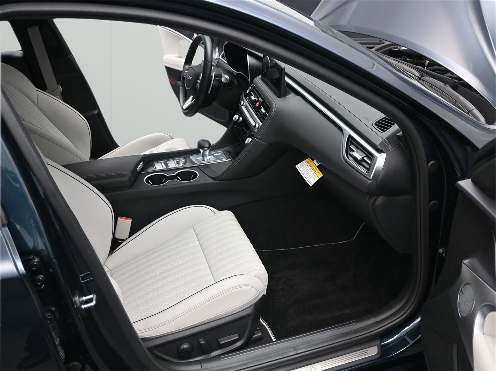 Used 2025 Genesis G70 2.5T w/ Sport Prestige Package image 12