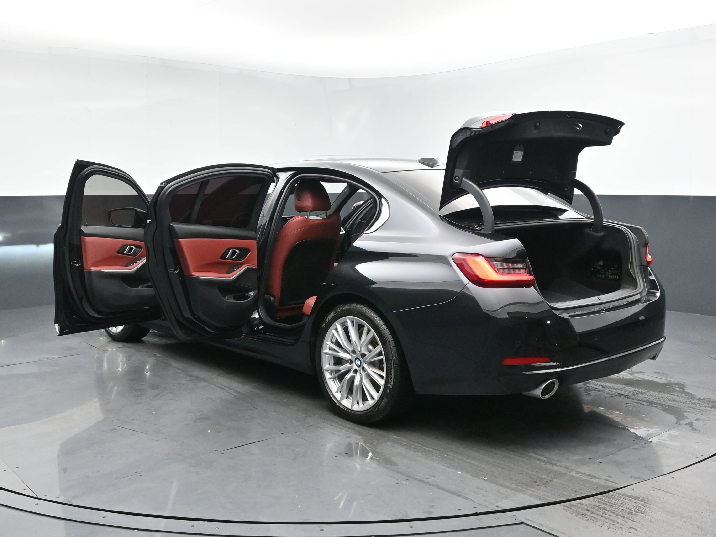 Used 2024 BMW 330i Sedan w/ Convenience Package image 31