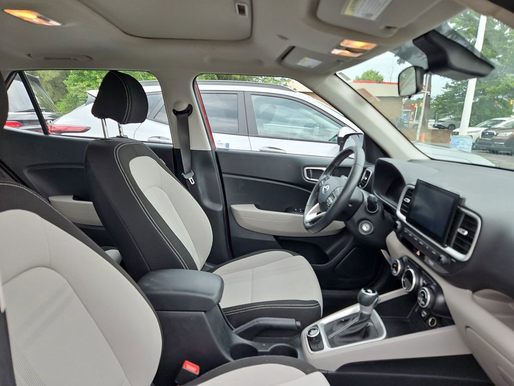 Used 2023 Hyundai Venue SEL FWD image 7