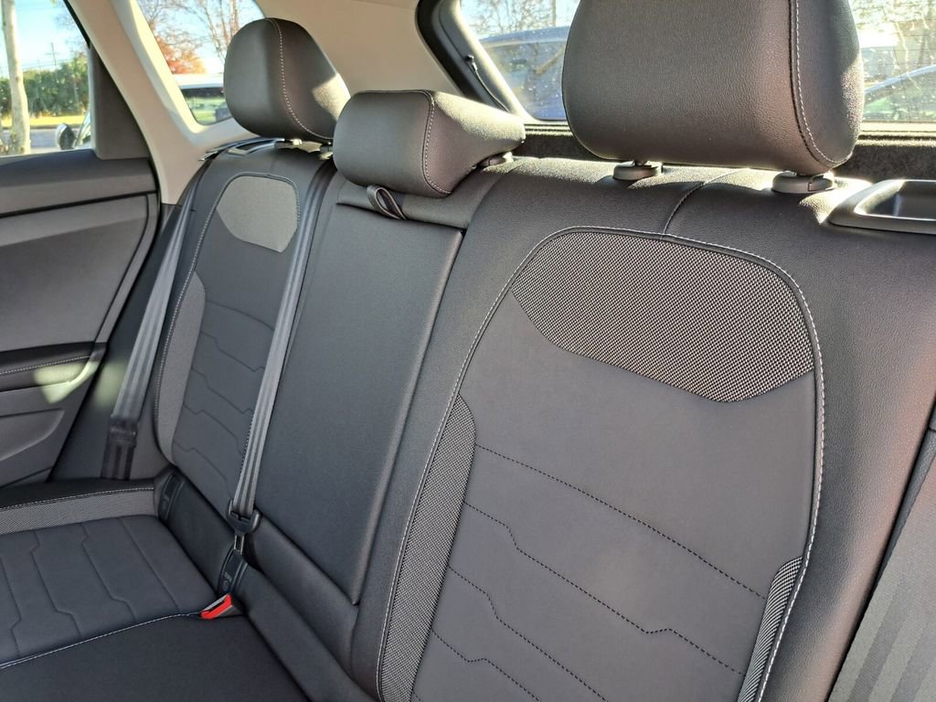 New 2026 Volkswagen Taos SE image 25