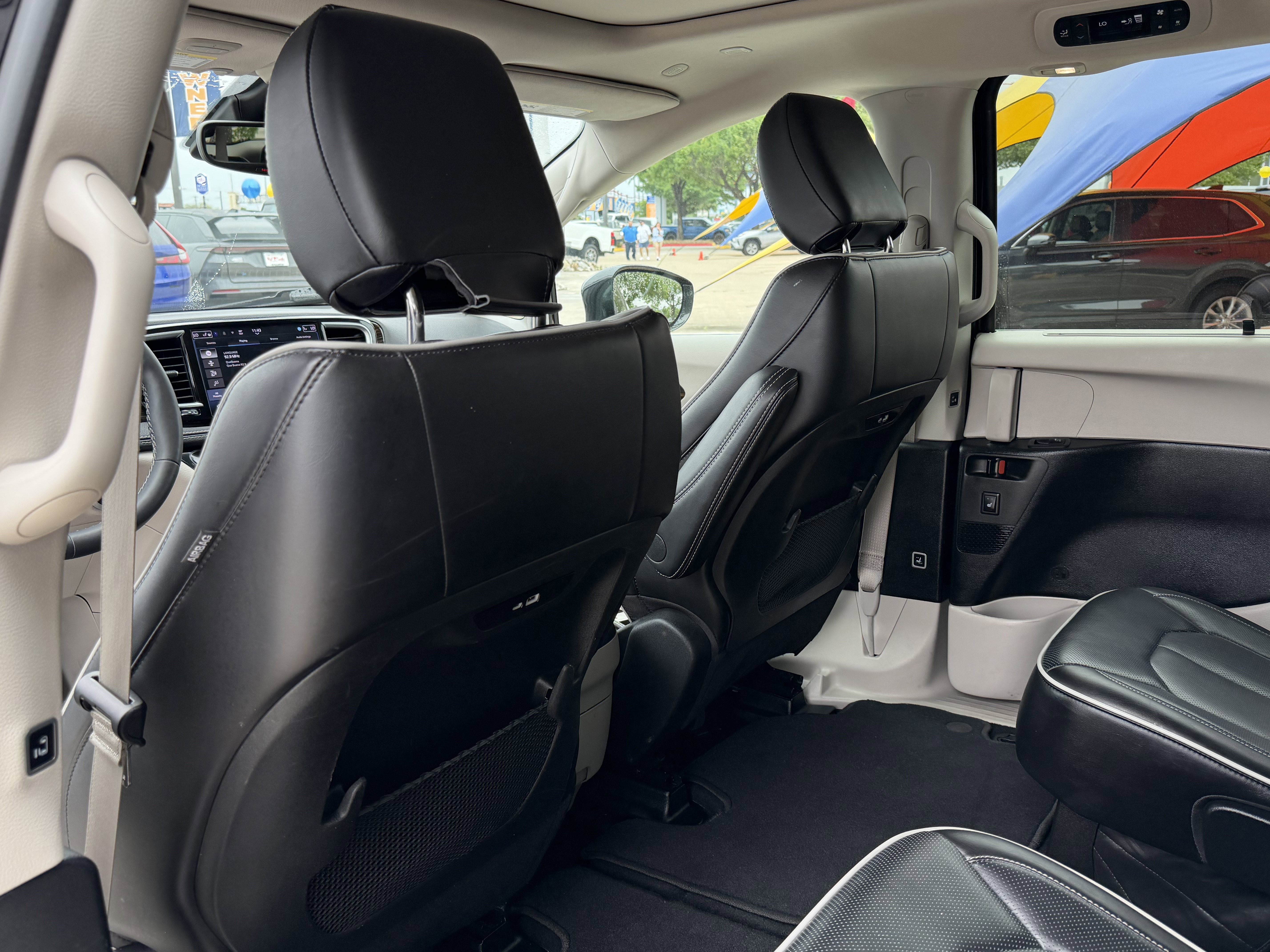 Used 2024 Chrysler Pacifica Limited FWD image 14