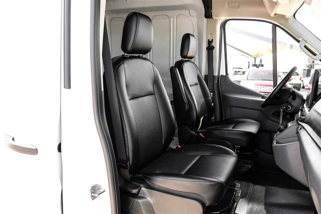 Used 2022 Ford E-Transit 148 High Roof Extended image 31
