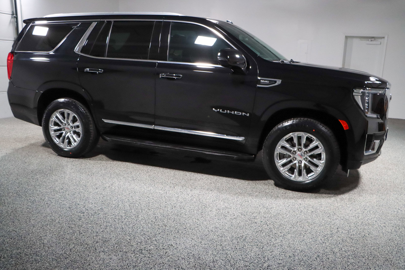 Used 2021 GMC Yukon SLT image 6