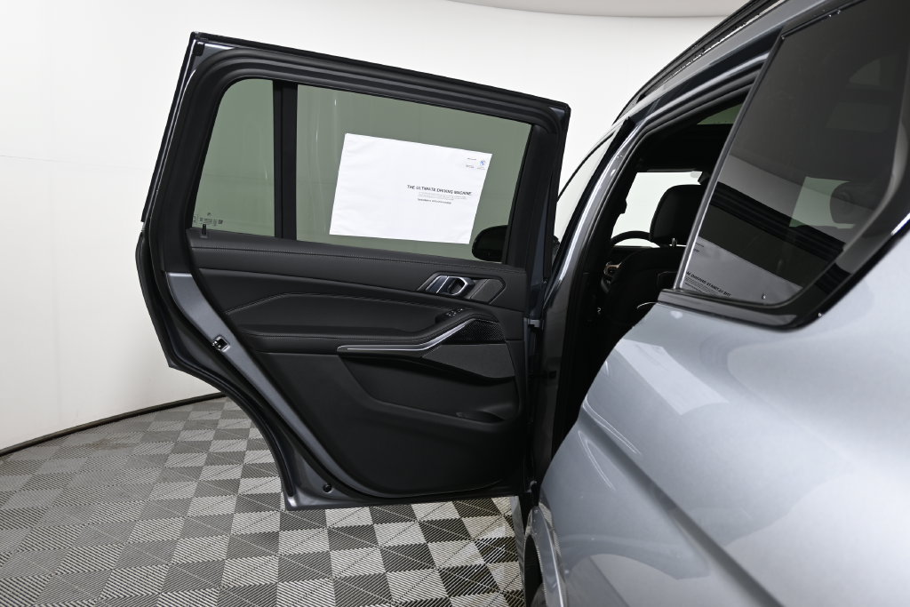 Used 2027 BMW X7 M60i AWD/4WD image 31