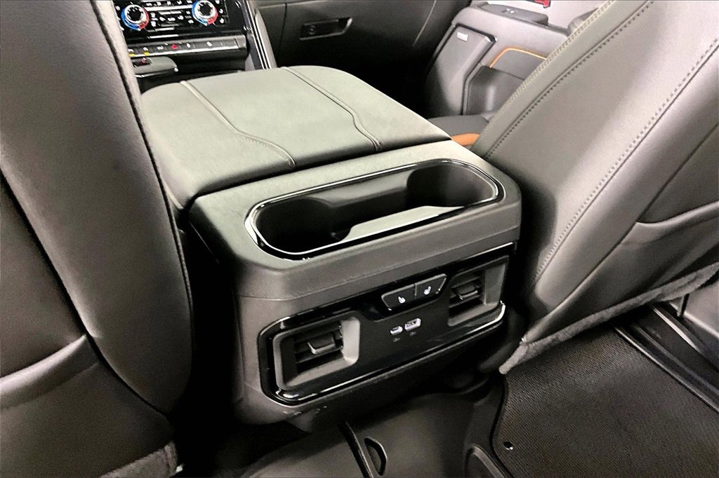 Used 2024 GMC Sierra 1500 AT4 w/ Technology Package image 11