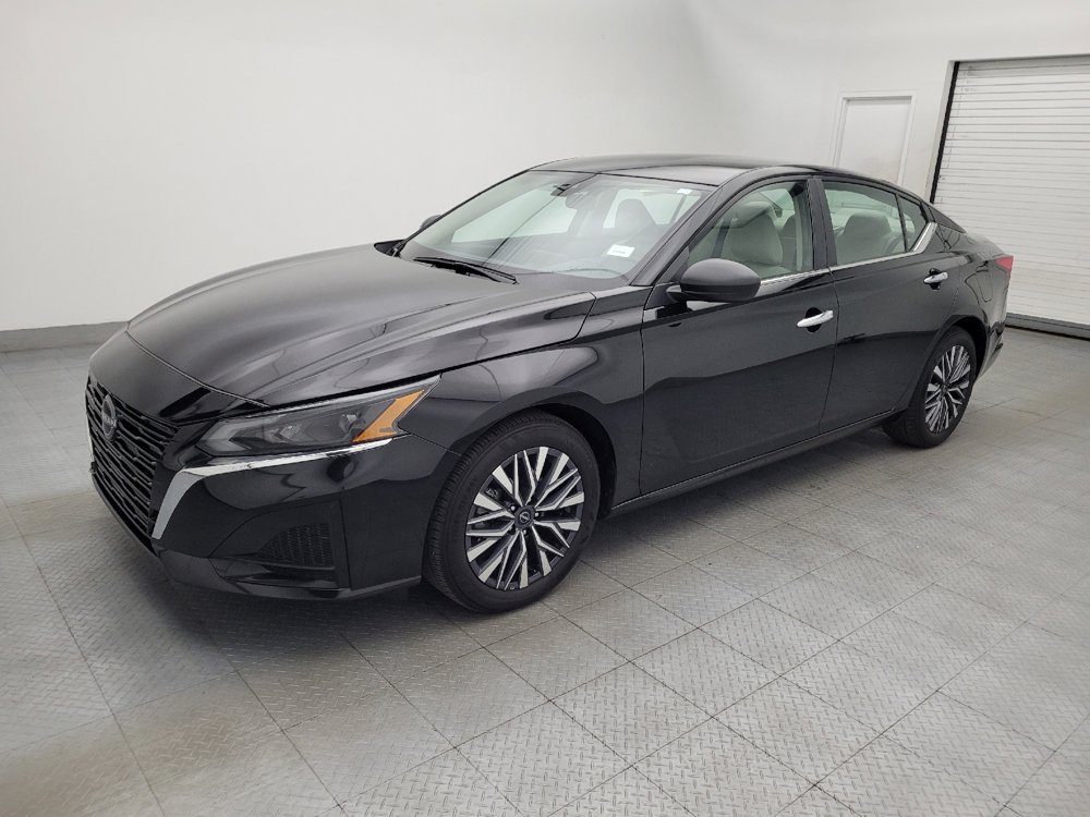 Used 2025 Nissan Altima 2.5 SV FWD image 2