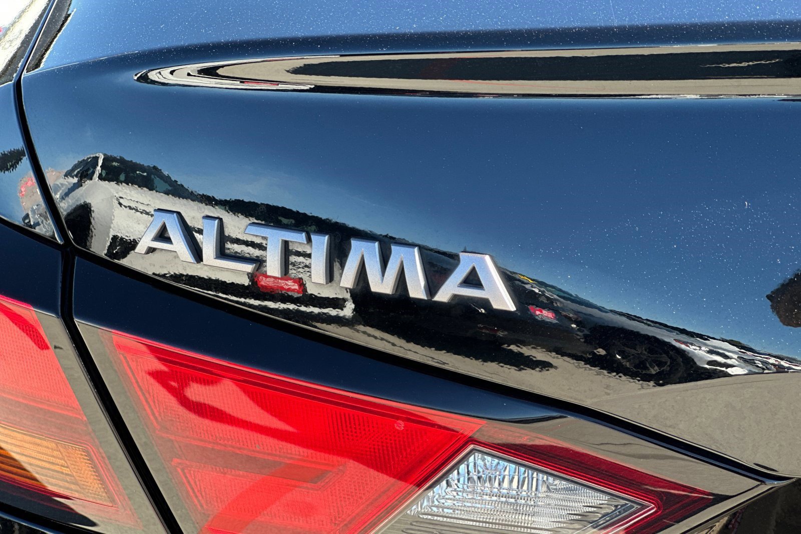 Used 2025 Nissan Altima 2.5 SV image 24