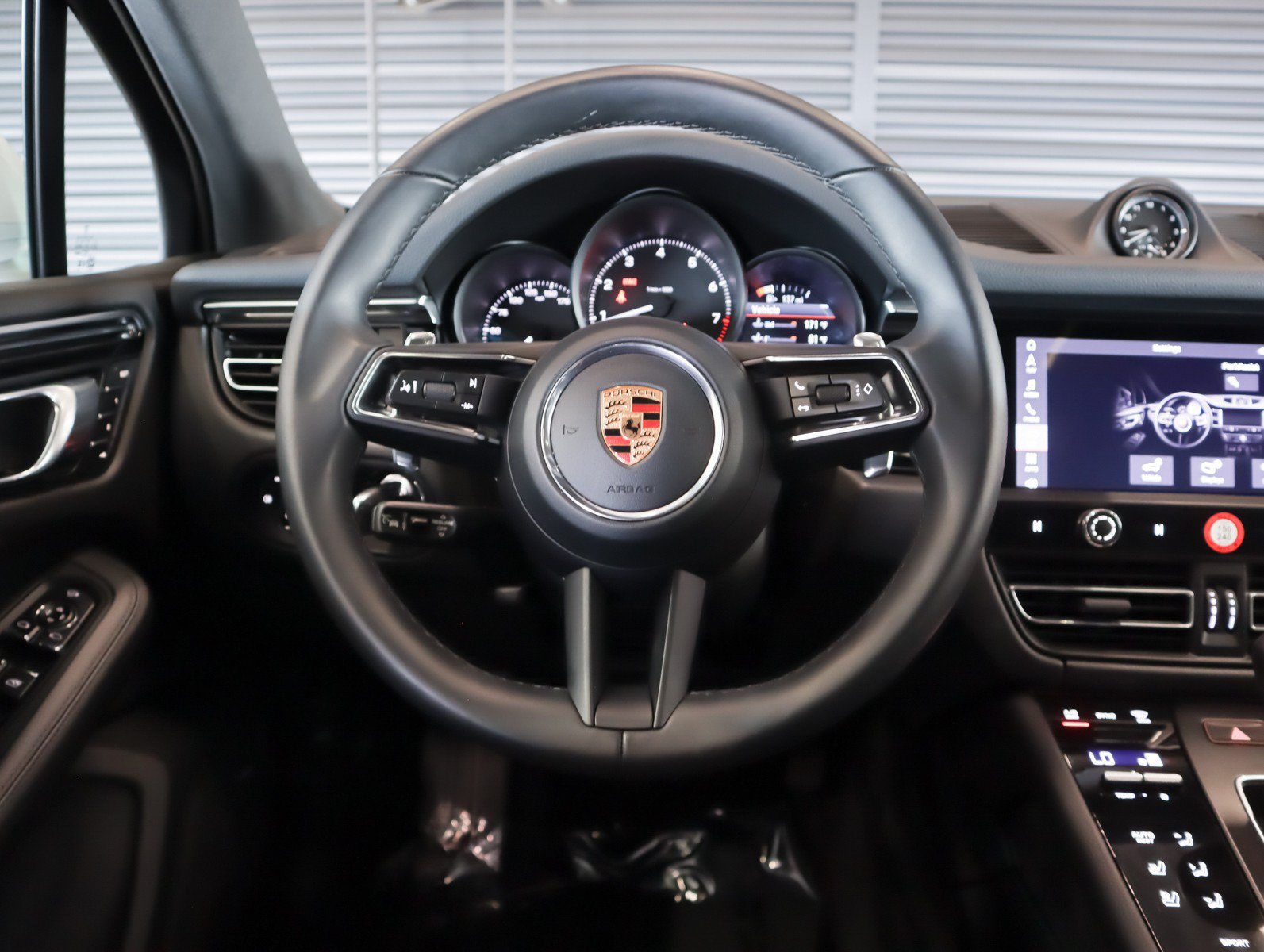 Used 2026 Porsche Macan AWD/4WD image 15