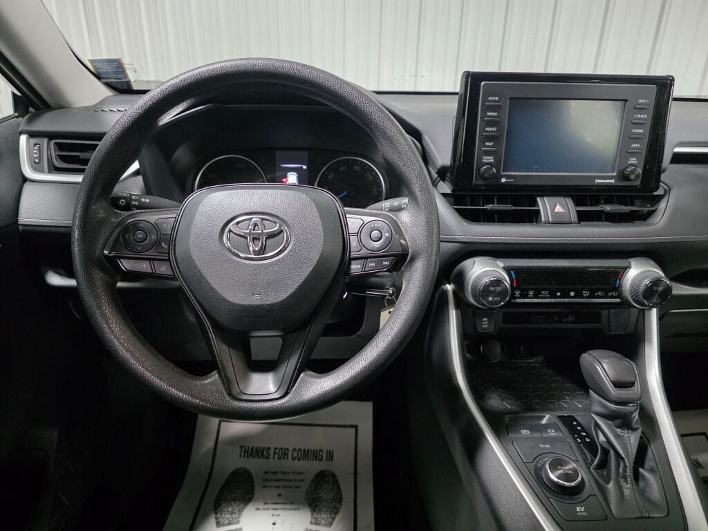 Used 2022 Toyota RAV4 LE AWD/4WD image 8